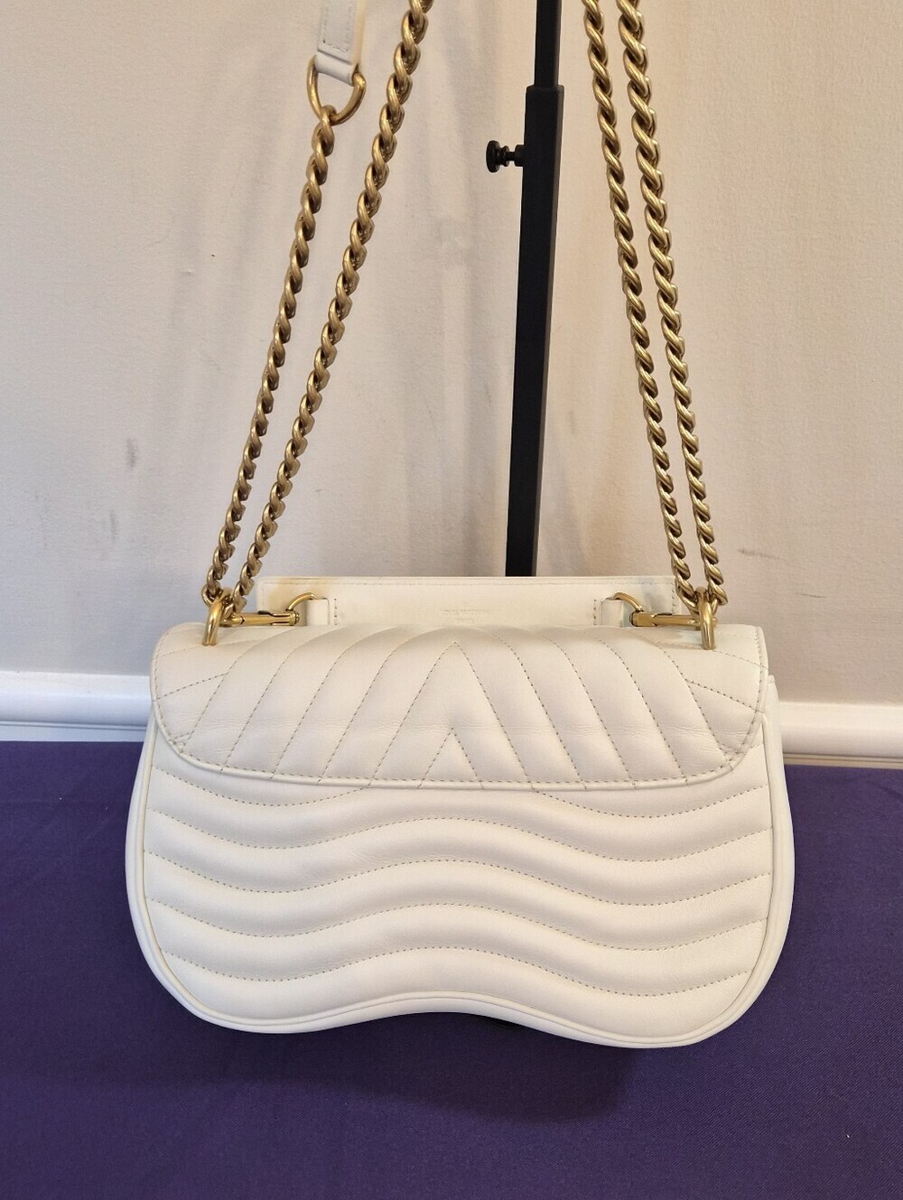 ✨ Louis Vuitton New Wave Chain Bag MM – White Rainbow Logo ✨ - Picture 6 of 15